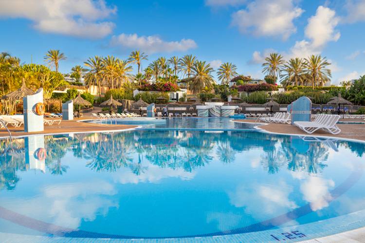 Hoteles López connects seven hotels in Gran Canaria and Lanzarote with Dingus®
